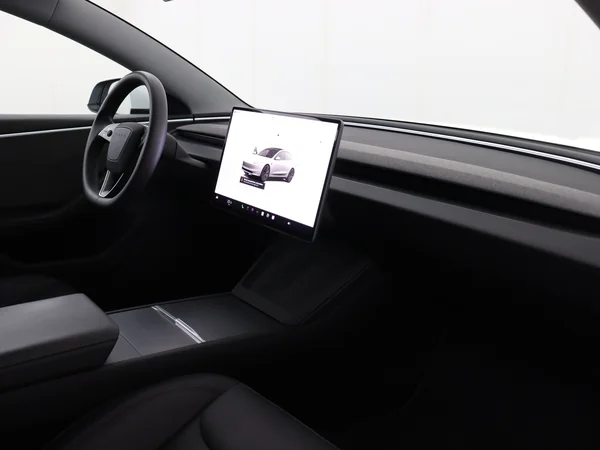 TESLA Model 3 (2024) — foto 3 van 28