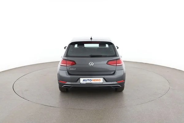 Volkswagen e-Golf (2020) — foto 11 van 16