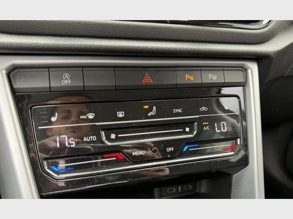 Volkswagen T-Roc (2022) — foto 15 van 27