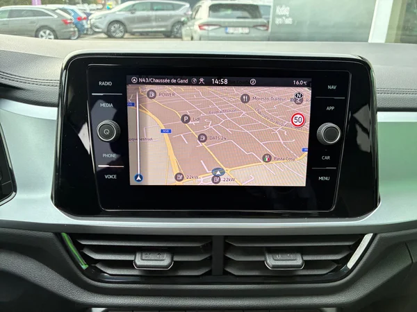 VOLKSWAGEN T-Roc (2024) — foto 5 van 24