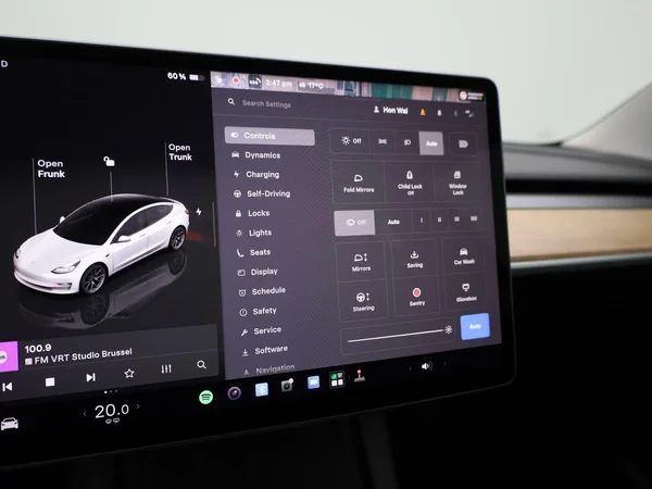Tesla Model 3 (2022) — foto 9 van 40