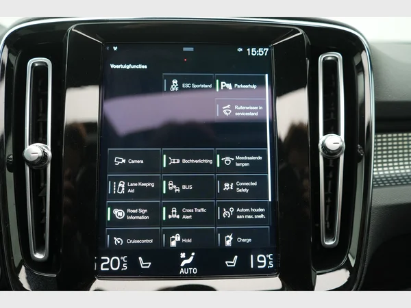 VOLVO XC40 (2021) — foto 9 van 32