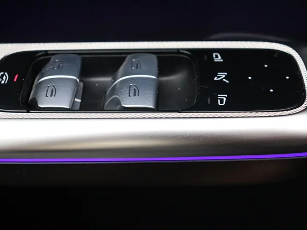 Mercedes-Benz GLC (2024) — foto 3 van 36