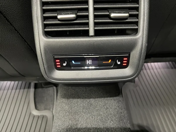 SKODA Superb Combi (2025) — foto 19 van 19