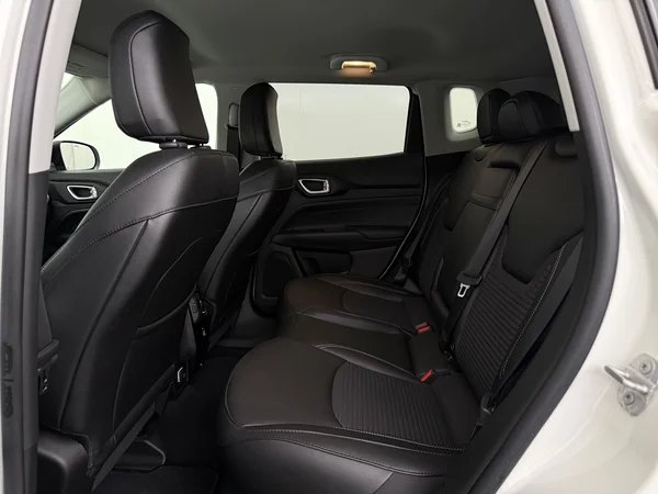 JEEP Compass (2023) — foto 5 van 30