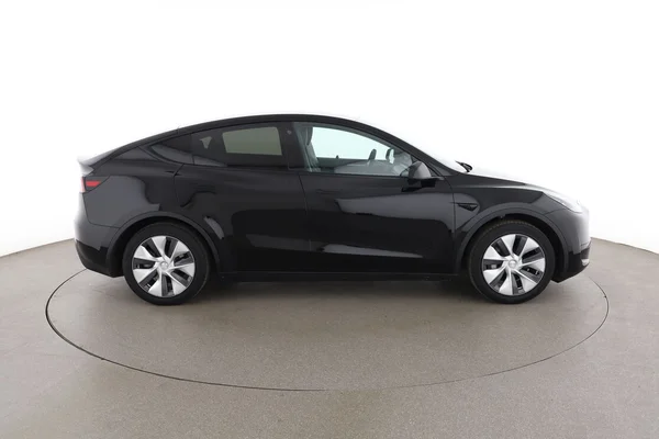 Tesla Model (2024) — foto 13 van 16