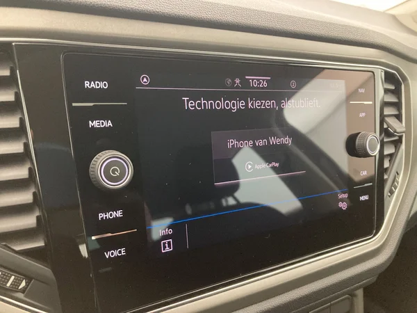 VOLKSWAGEN T-Roc (2021) — foto 13 van 36