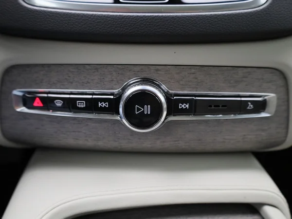 Volvo XC90 (2022) — foto 16 van 49