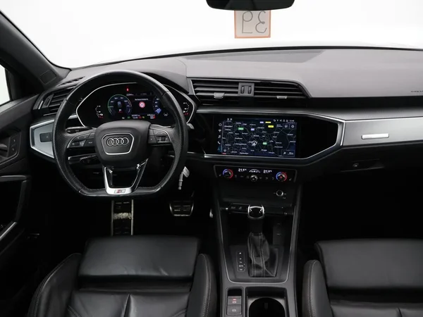 Audi Q3 (2022) — foto 6 van 24