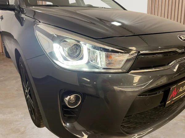 Kia Rio (2018) — foto 23 van 29