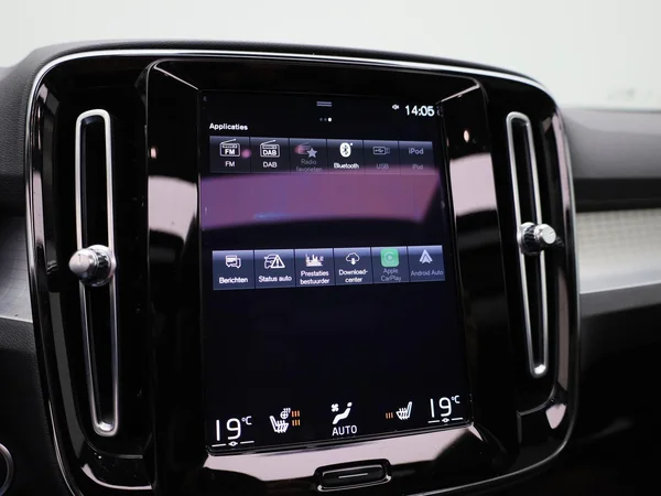 Volvo XC40 (2021) — foto 21 van 42