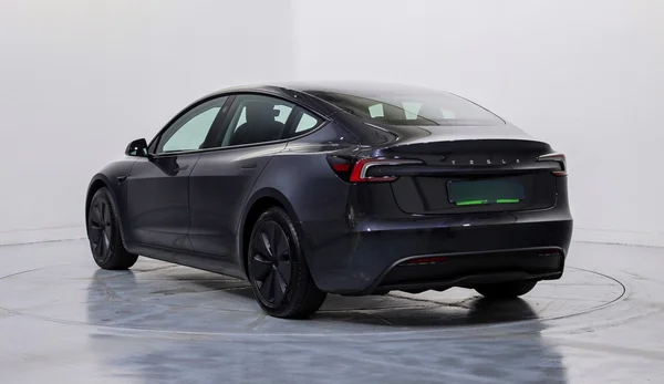 Tesla Model 3 (2024) — foto 34 van 40