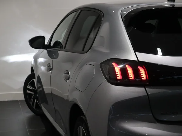 Peugeot 208 (2023) — foto 10 van 13