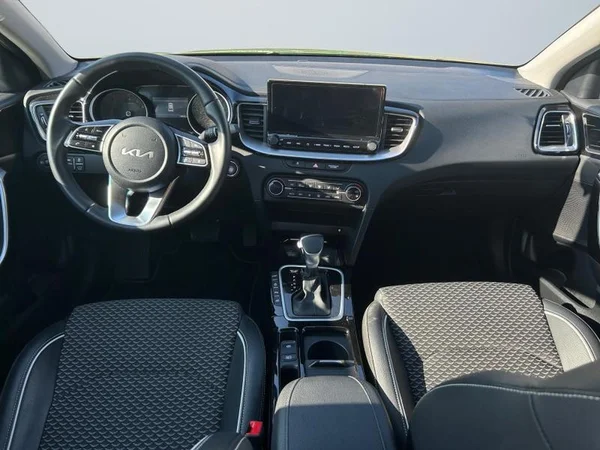 KIA XCeed (2024) — foto 6 van 31