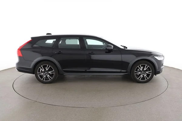 Volvo V90 (2017) — foto 13 van 16