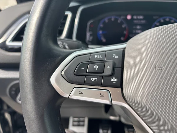 VOLKSWAGEN T-Roc (2024) — foto 6 van 18