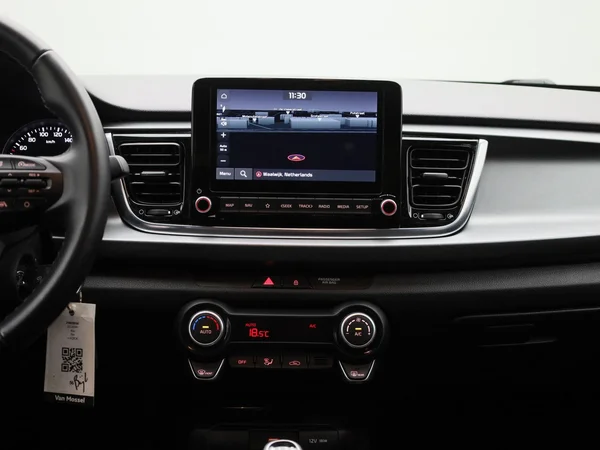 Kia Rio (2023) — foto 3 van 37