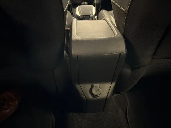 Peugeot 2008 (2019) — foto 6 van 22