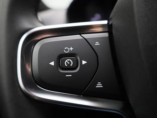 Volvo XC40 (2023) — foto 13 van 41