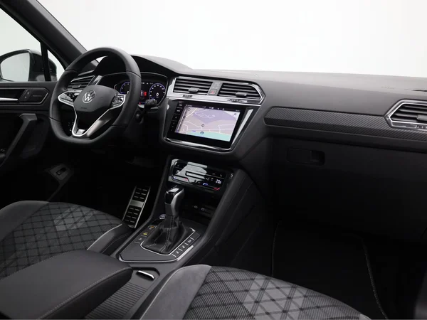 VOLKSWAGEN Tiguan (2023) — foto 17 van 23