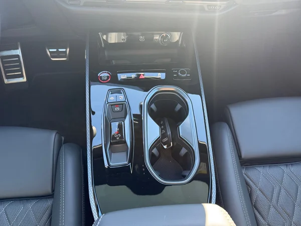 AUDI A6 Avant e-hybrid (PHEV) (2025) — foto 7 van 24