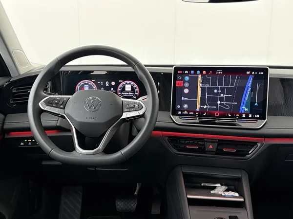 VOLKSWAGEN Tiguan (2025) — foto 14 van 18