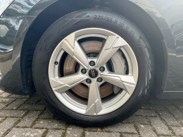 AUDI A6 Avant PHEV (2024) — foto 9 van 24