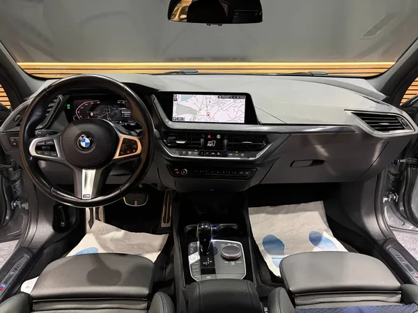 Bmw 118 (2023) — foto 25 van 25