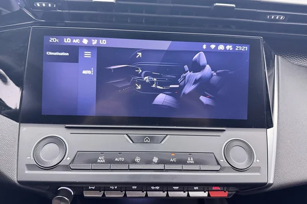Peugeot 308 (2022) — foto 6 van 32