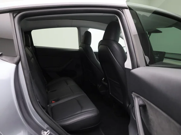 Tesla Model Y (2023) — foto 28 van 41