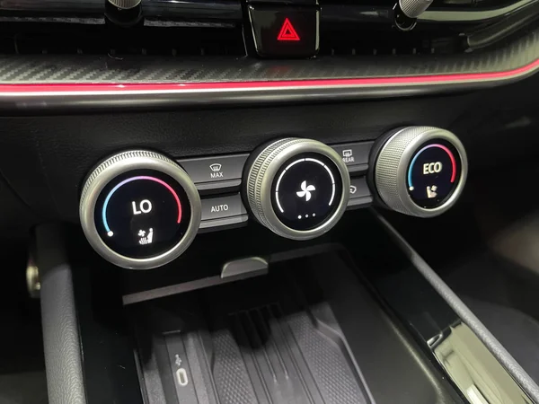 SKODA Superb Combi PHEV (2025) — foto 13 van 16