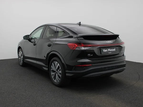 Audi Q4 Sportback e-tron (2023) — foto 12 van 52