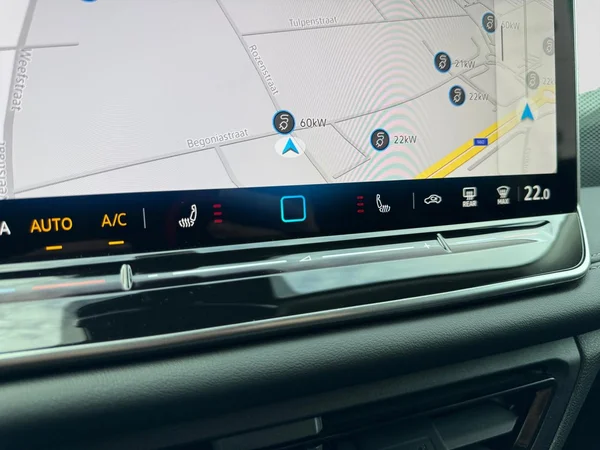 VOLKSWAGEN Tiguan (2024) — foto 7 van 24