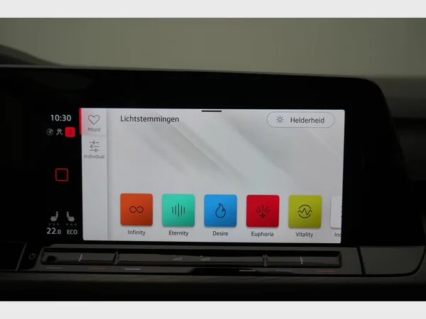 VOLKSWAGEN Golf VIII eHybrid (PHEV) (2021) — foto 8 van 32