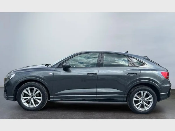 Audi Q3 Sportback (2021) — foto 27 van 29