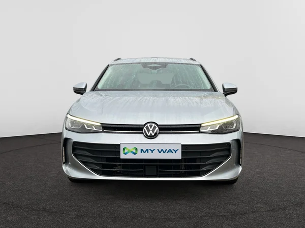 VOLKSWAGEN Passat SW (2024) — foto 12 van 23