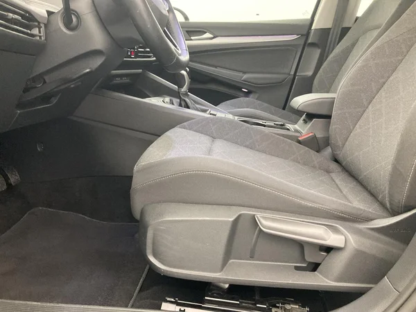 VOLKSWAGEN Golf VIII SW (2022) — foto 17 van 36