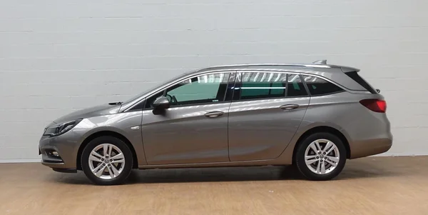 Opel Astra (2017) — foto 16 van 20