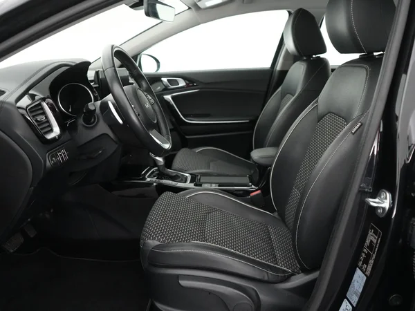 Kia cee'd (2024) — foto 3 van 22