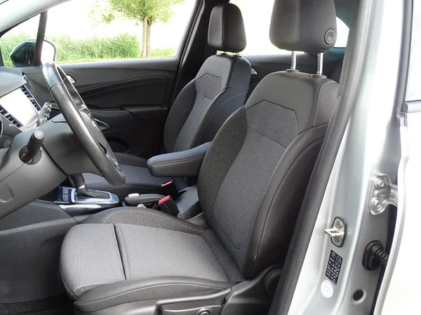 Opel Crossland (2023) — foto 2 van 25