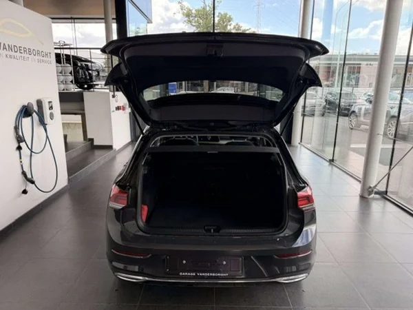 Volkswagen Golf (2024) — foto 21 van 23