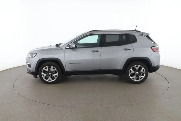 Jeep Compass (2017) — foto 9 van 16