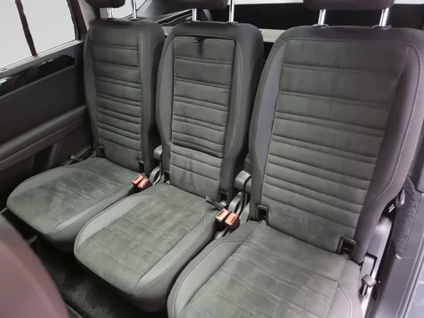 VOLKSWAGEN Touran (2019) — foto 10 van 23