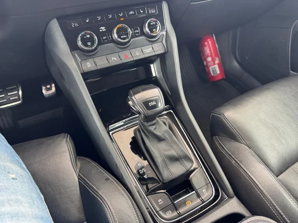 SKODA Karoq (2018) — foto 12 van 15