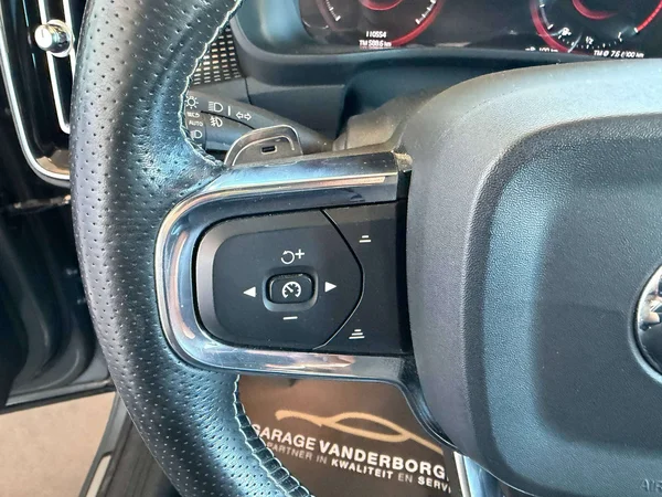 Volvo XC40 (2018) — foto 13 van 23