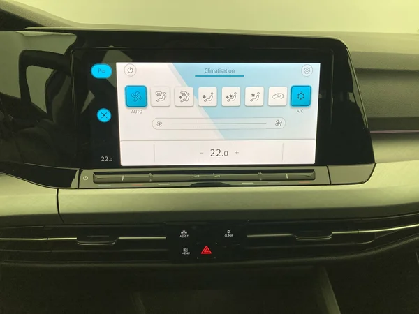 VOLKSWAGEN Golf VIII (2020) — foto 16 van 36