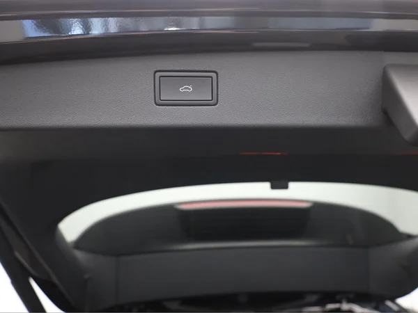 VOLKSWAGEN Tiguan (2024) — foto 3 van 20