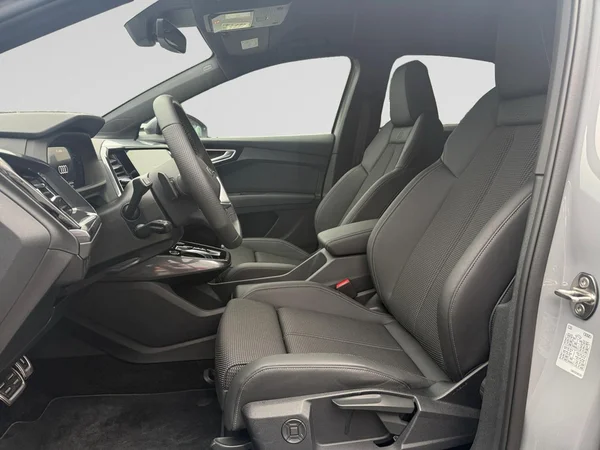 AUDI Q4 Sportback e-tron (2025) — foto 10 van 10
