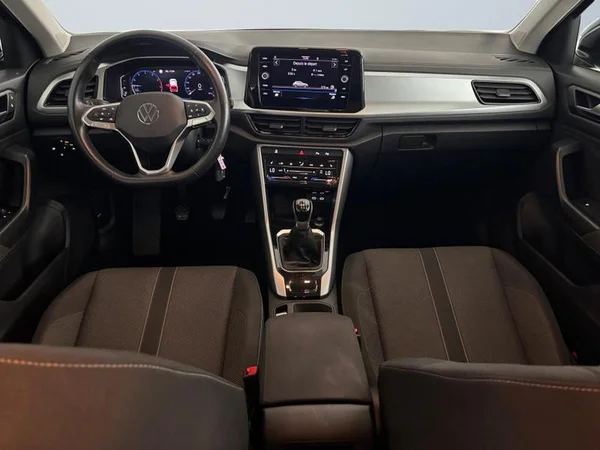 VOLKSWAGEN T-Roc (2023) — foto 2 van 25