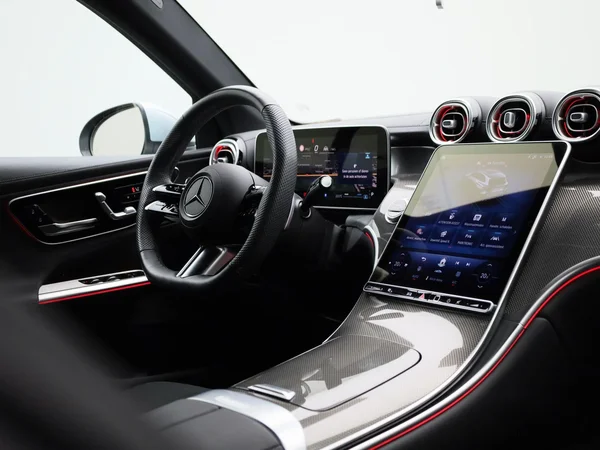 Mercedes-Benz GLC (2025) — foto 35 van 46